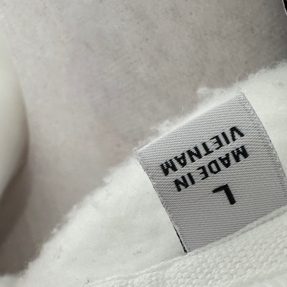 Aritzia White Hoodie Sweater - Picture 4 of 4